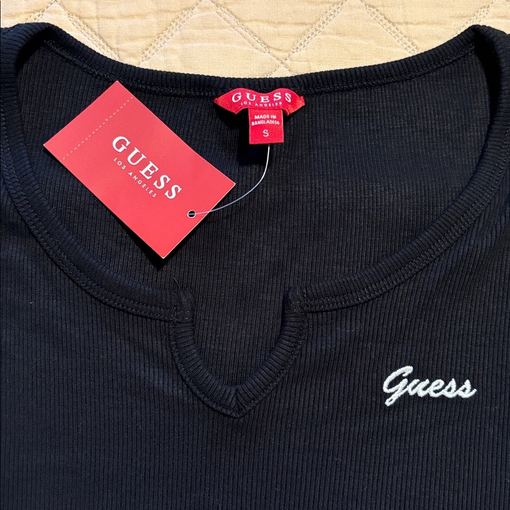 Guess Women's Black Short Sleeve Tee - Picture 4 of 4
